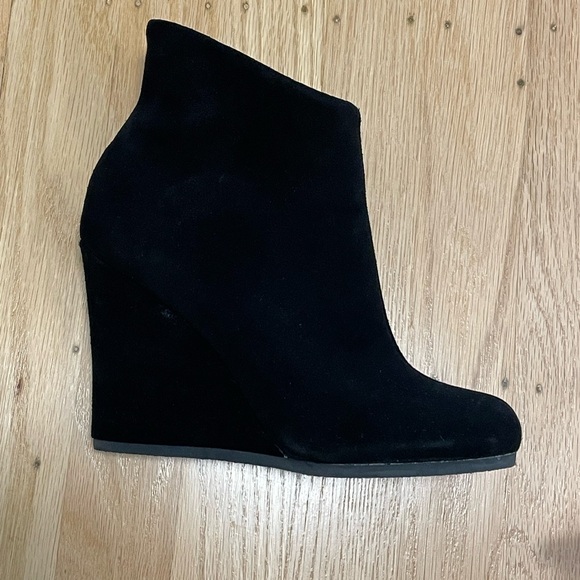Victoria’s Secret Very Sexy Leather Bootie, size 5 - Picture 5 of 7